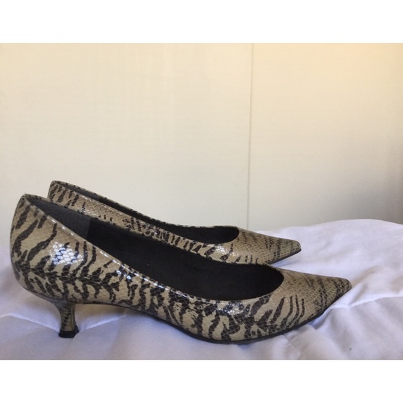 Poco Pumps - Picture 2 of 4